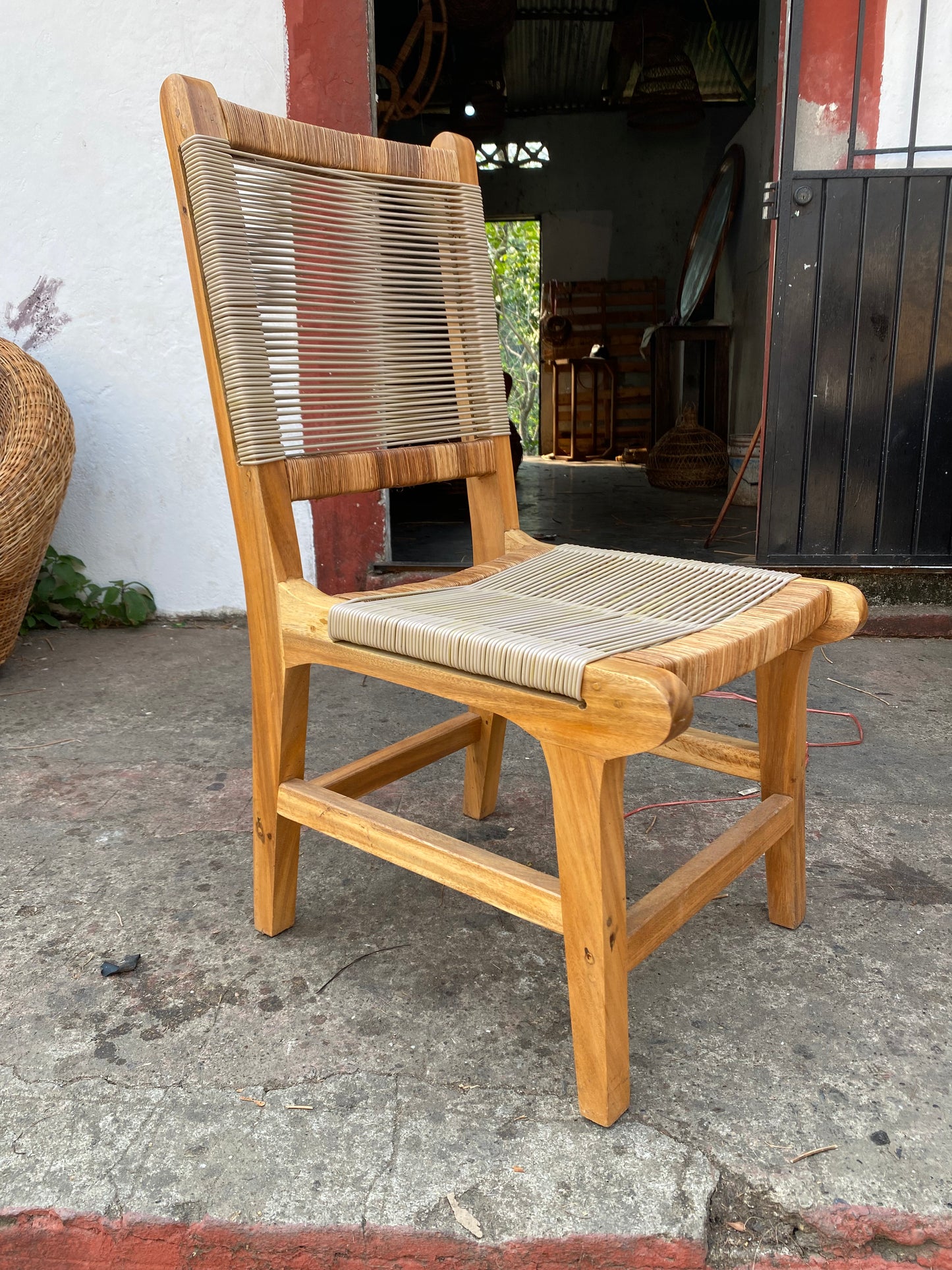 Silla de parota con cuerda