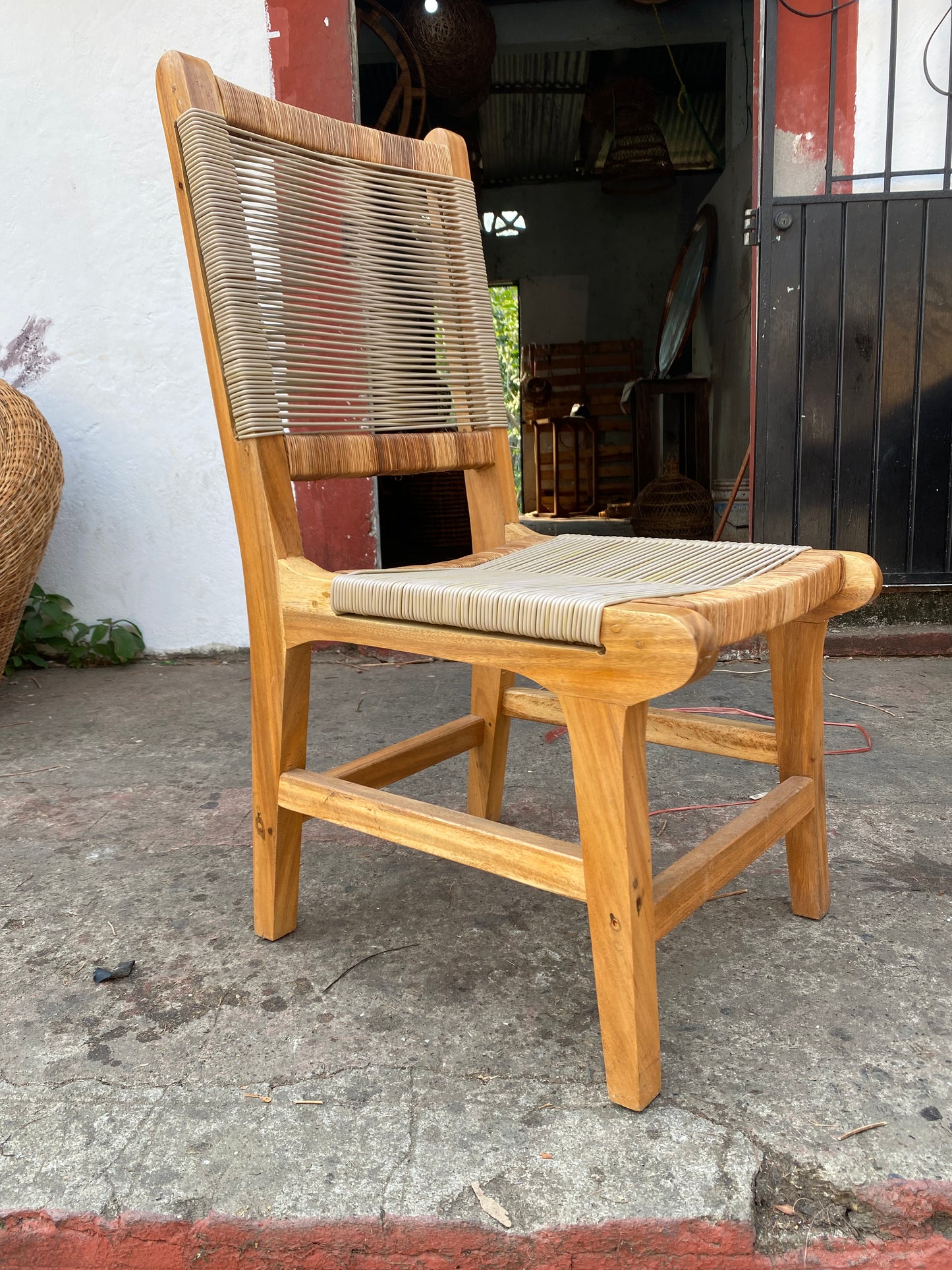 Silla de parota con cuerda