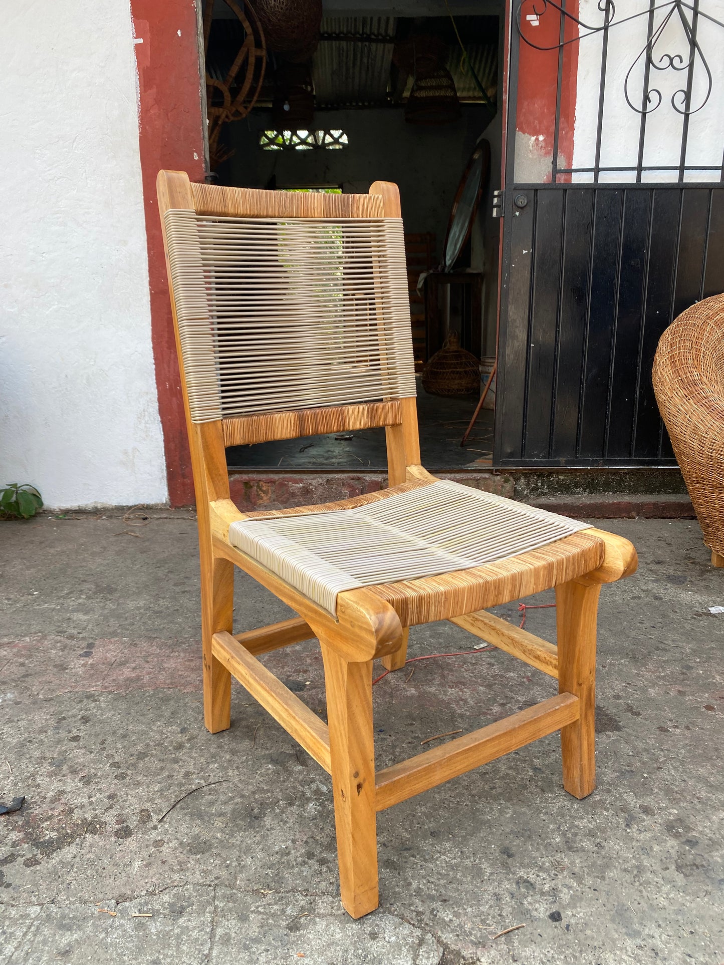 Silla de parota con cuerda